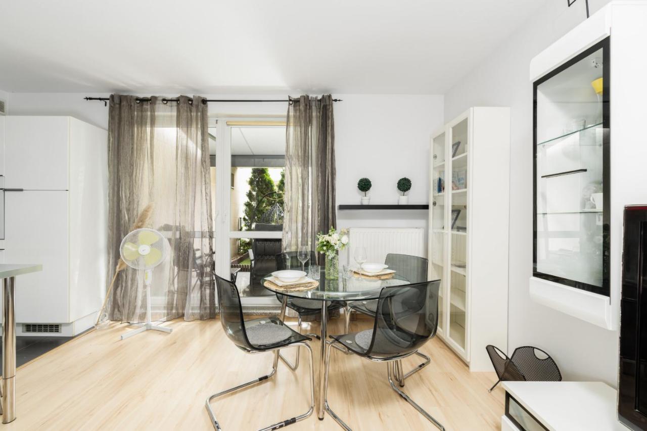 Cozy Apartment Karpia 17 With Terrace In Poznan By Noclegi Renters Esterno foto